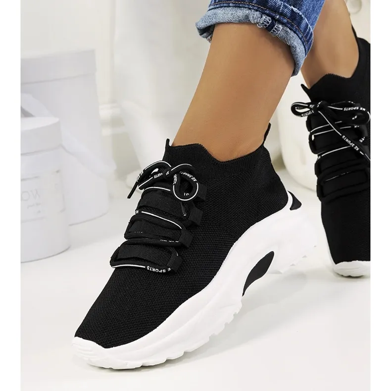 Black women's Barraza sneakers