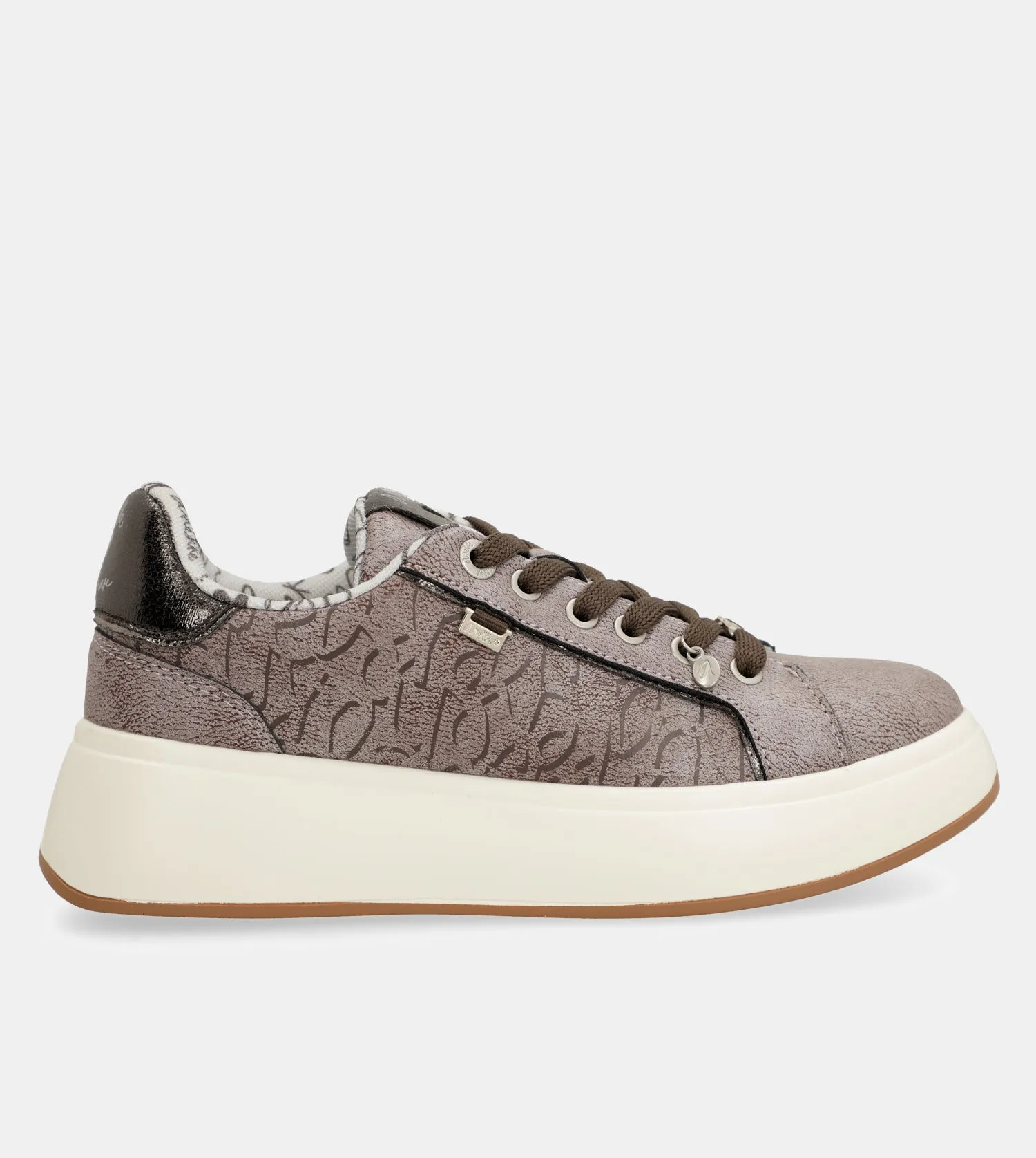 Casual ecru sneakers