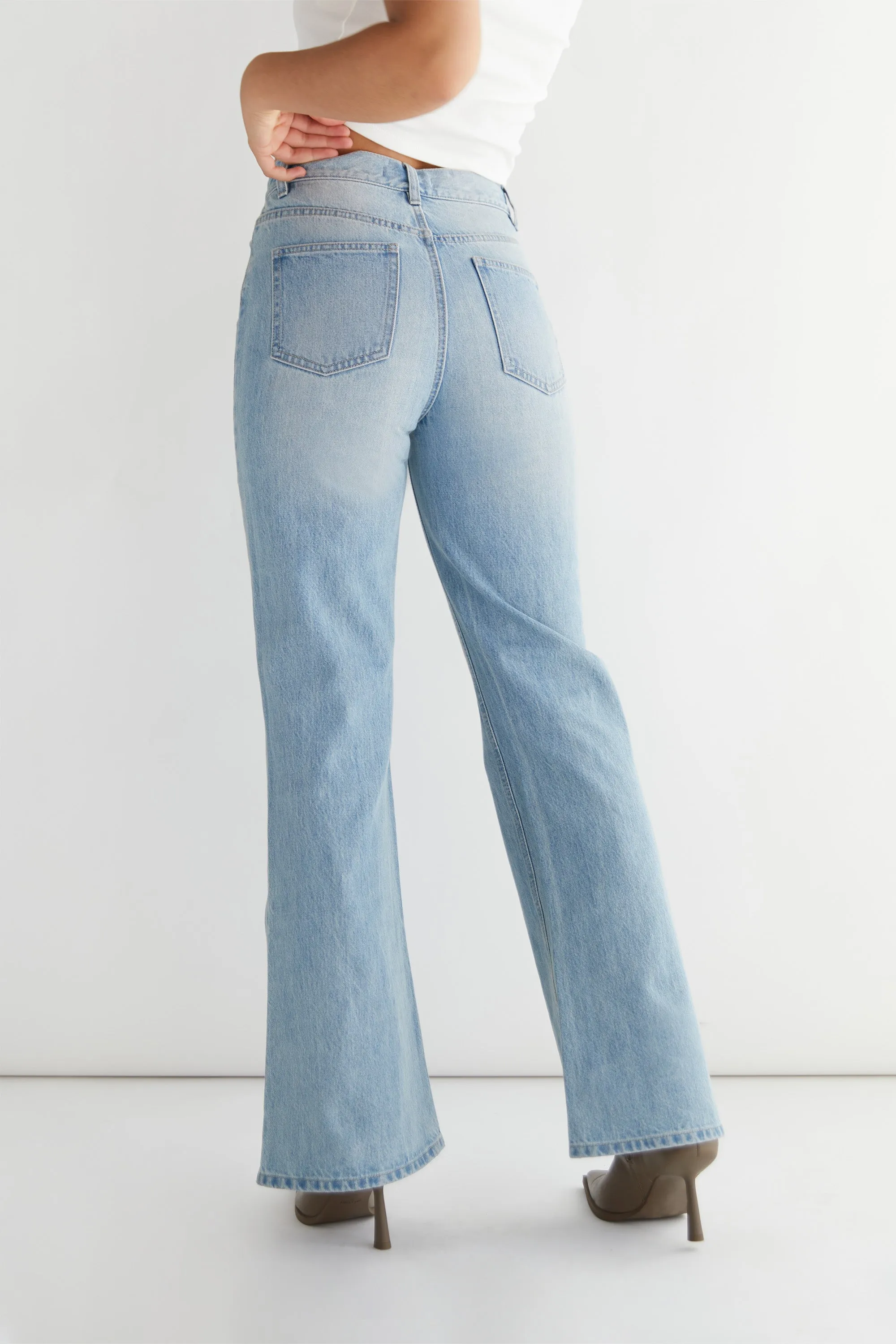 FLARED JEANS