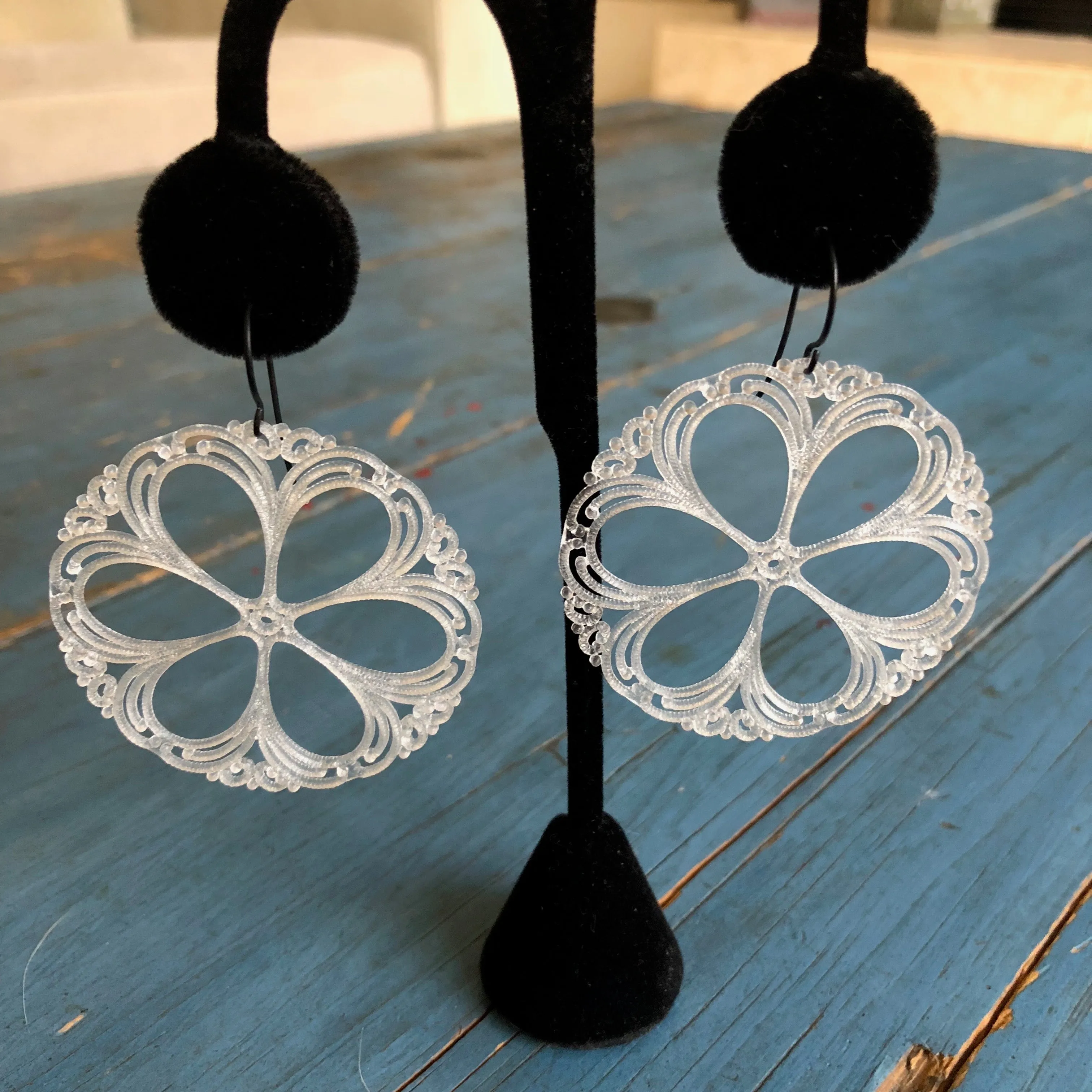 Lace Shield Filigree Drop Earrings