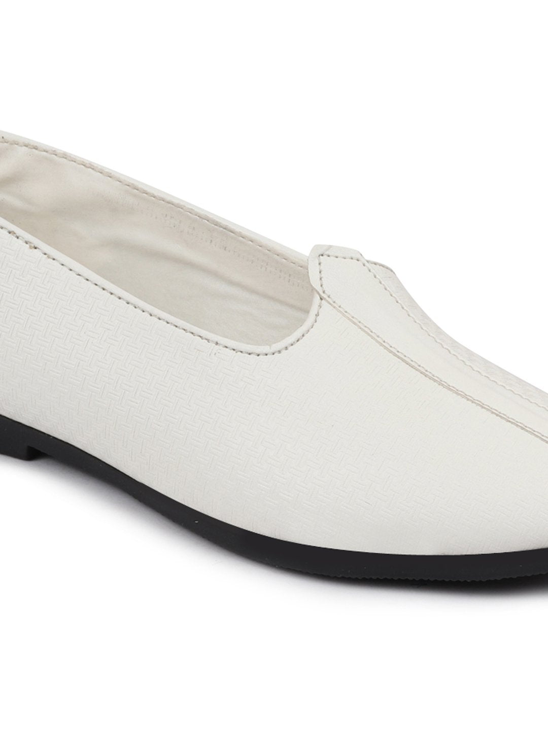 Men Ethnic White Slip On Juttis and Mojaris