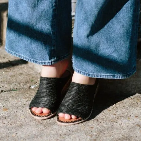 Open-Toe Raffia Slide (Black)