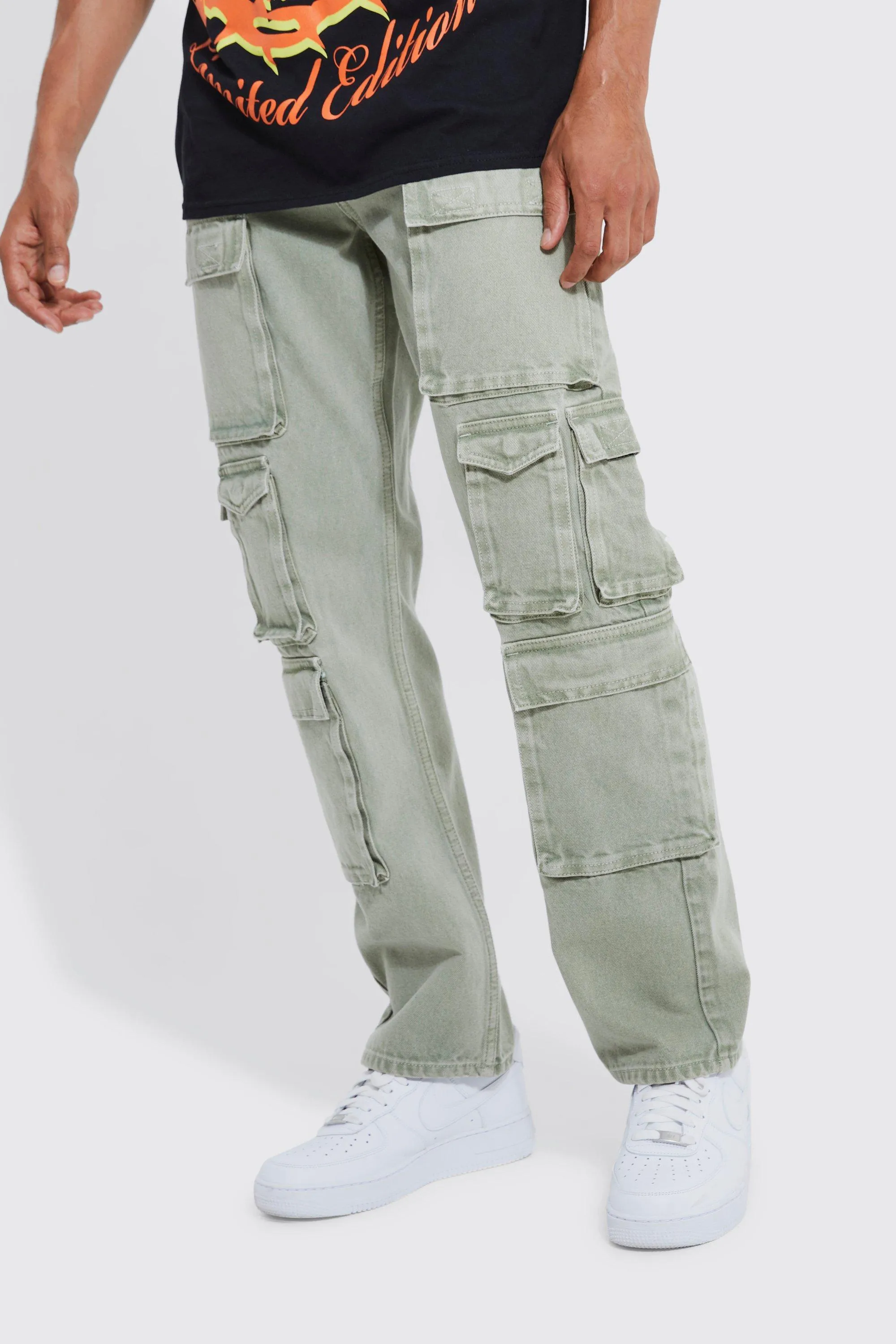 Relaxed Fit Washed Multi Pocket Cargo Jeans | boohooMAN UK